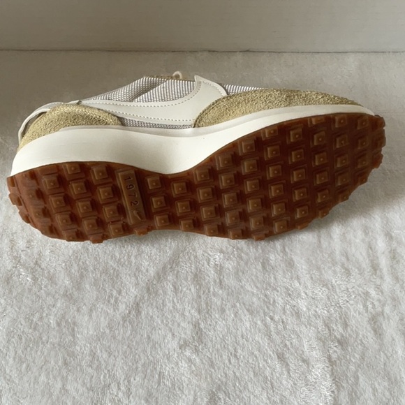 Nike Cream and Tan waffle Sneakers - Picture 9 of 10